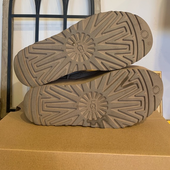 UGG Women’s Classic Ultra Mini Platform - Size 7 - Chestnut Color - Picture 9 of 10